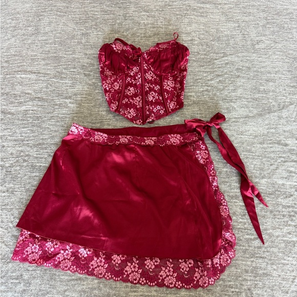 Elegant Red Lace Set - Picture 2 of 5